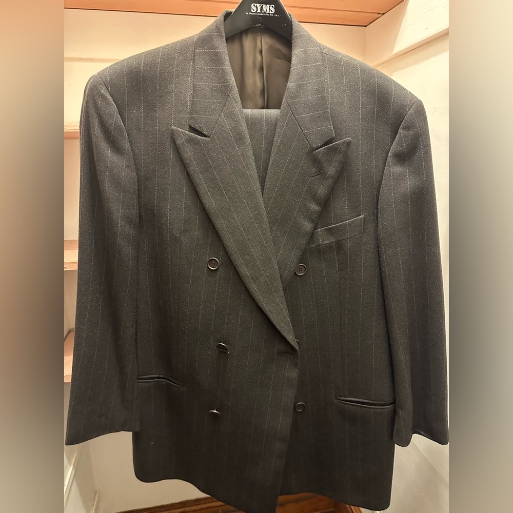 Giorgio Armani Mens pinstripe suit 42 Regular suit dark grey and white wool suit